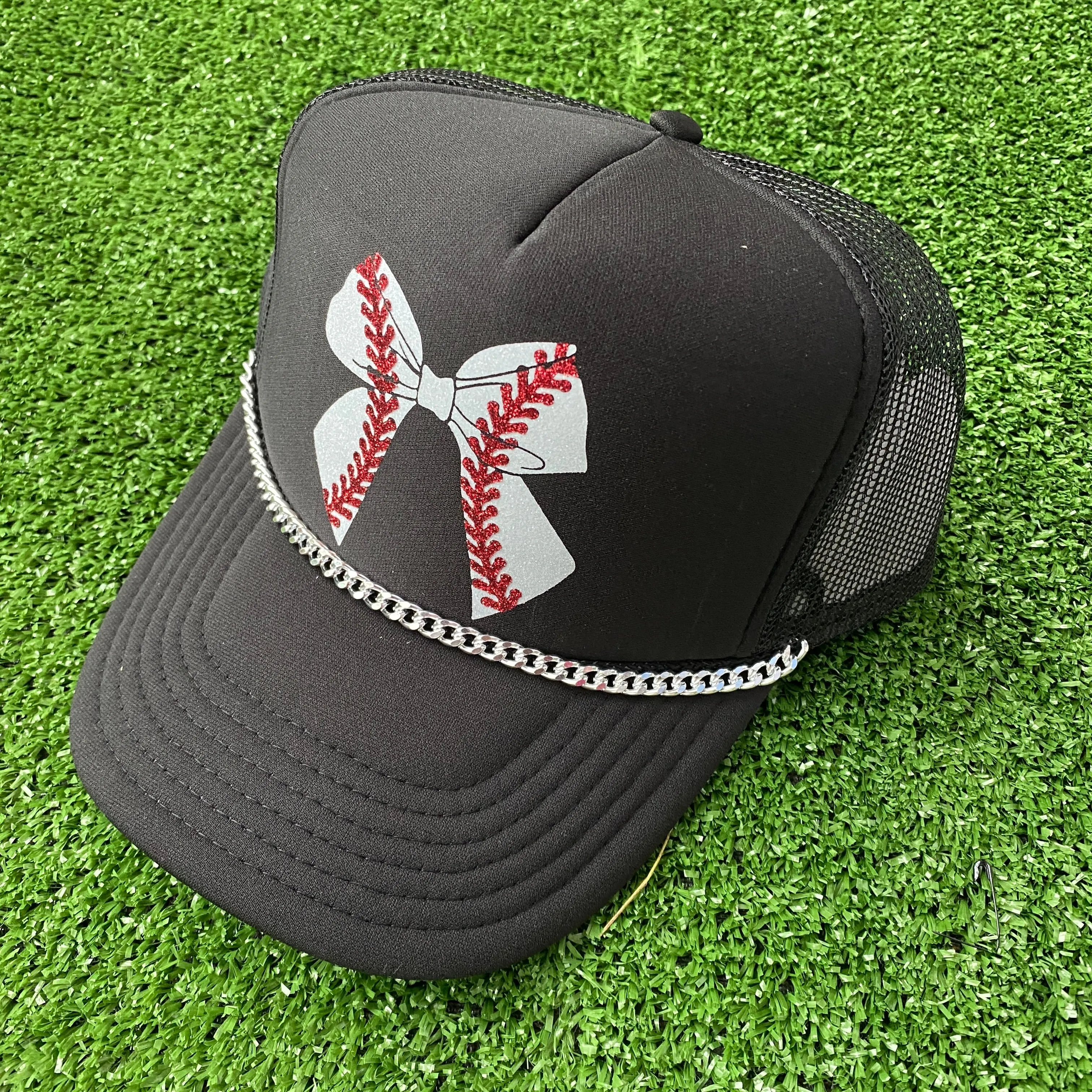 BASEBALL BOW TRUCKER HAT WITH SILVER CHAIN