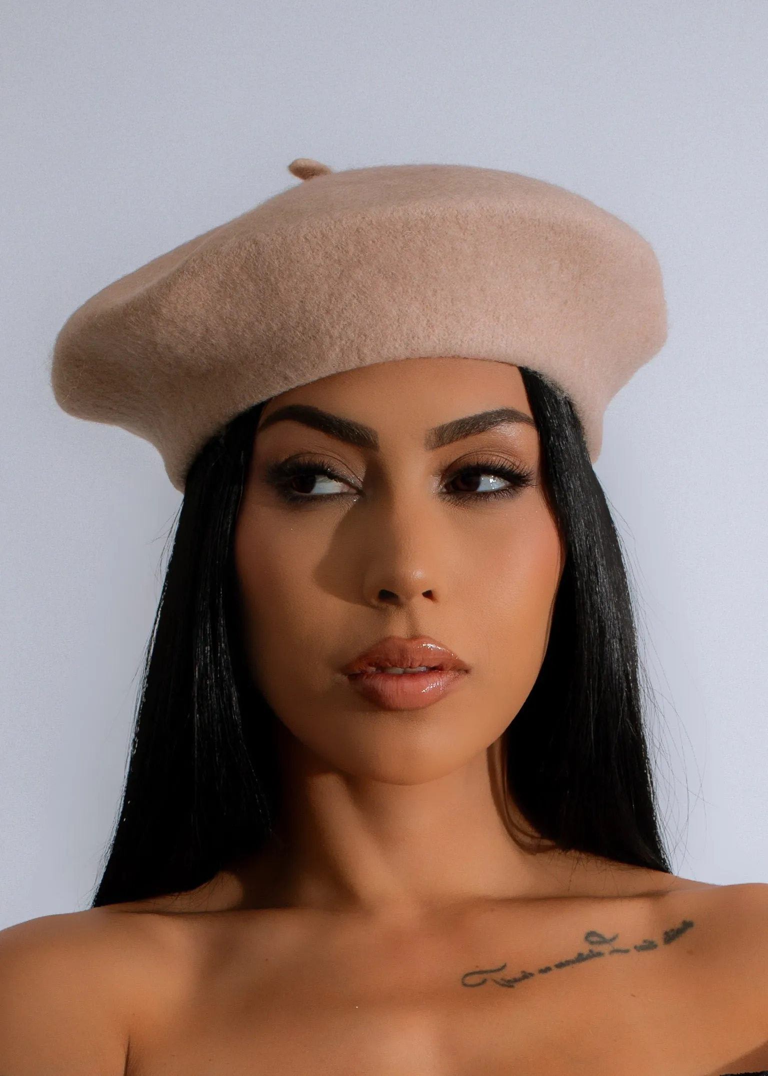 Nude Beauty in the City: Elegant Beret