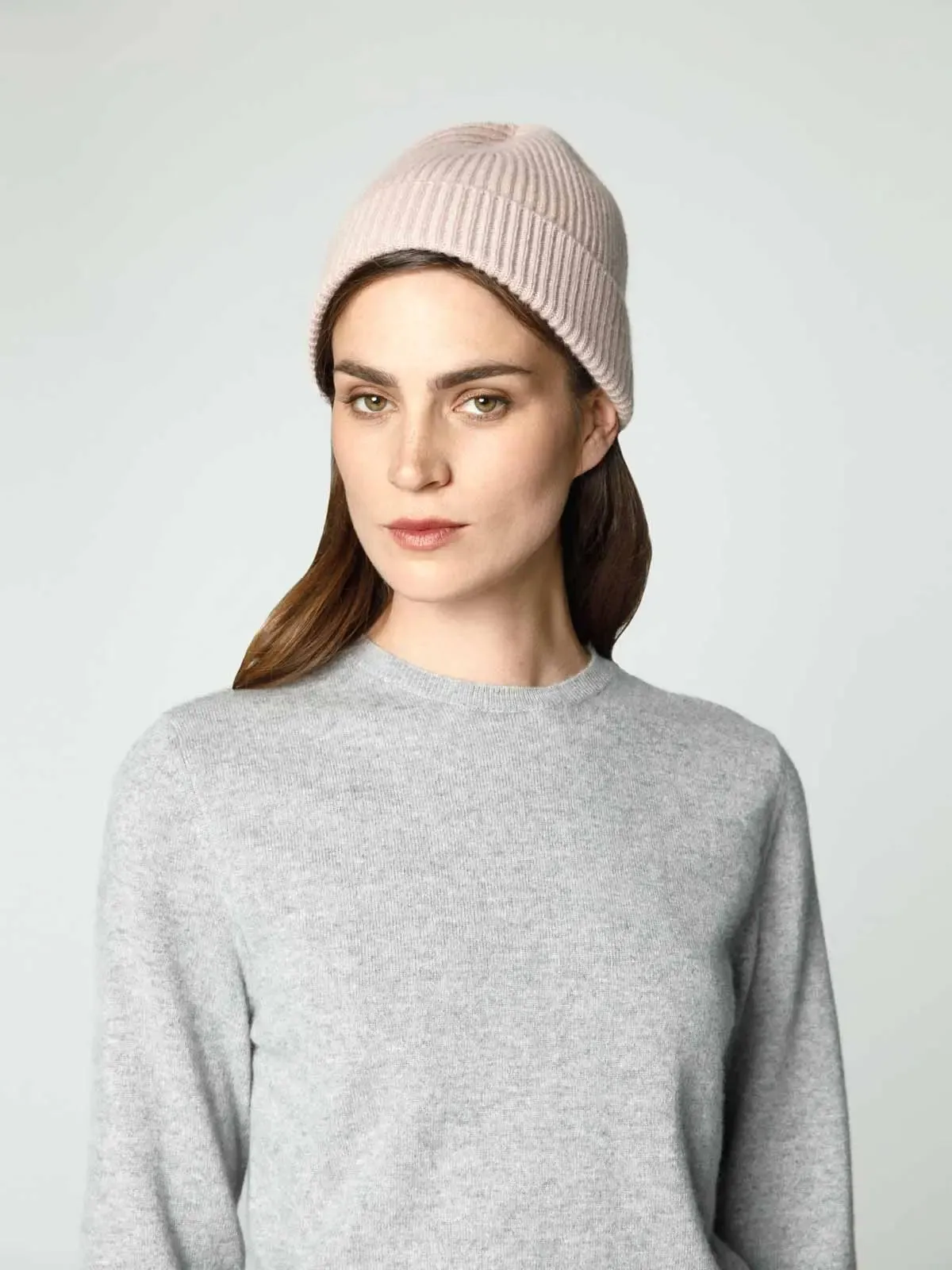 Knitted cap from cashmere